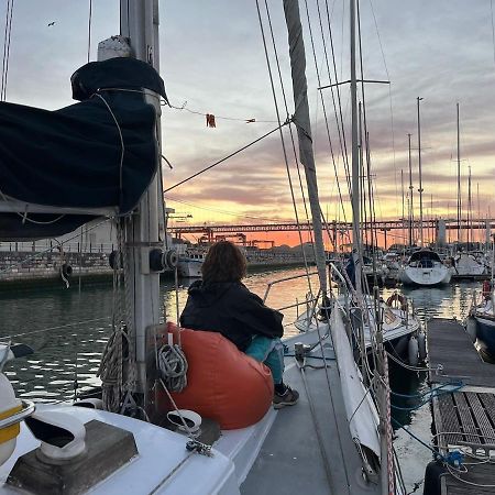 Cozy Lisbon Marina Sleepaboard - Sail Away Hotel Exterior photo