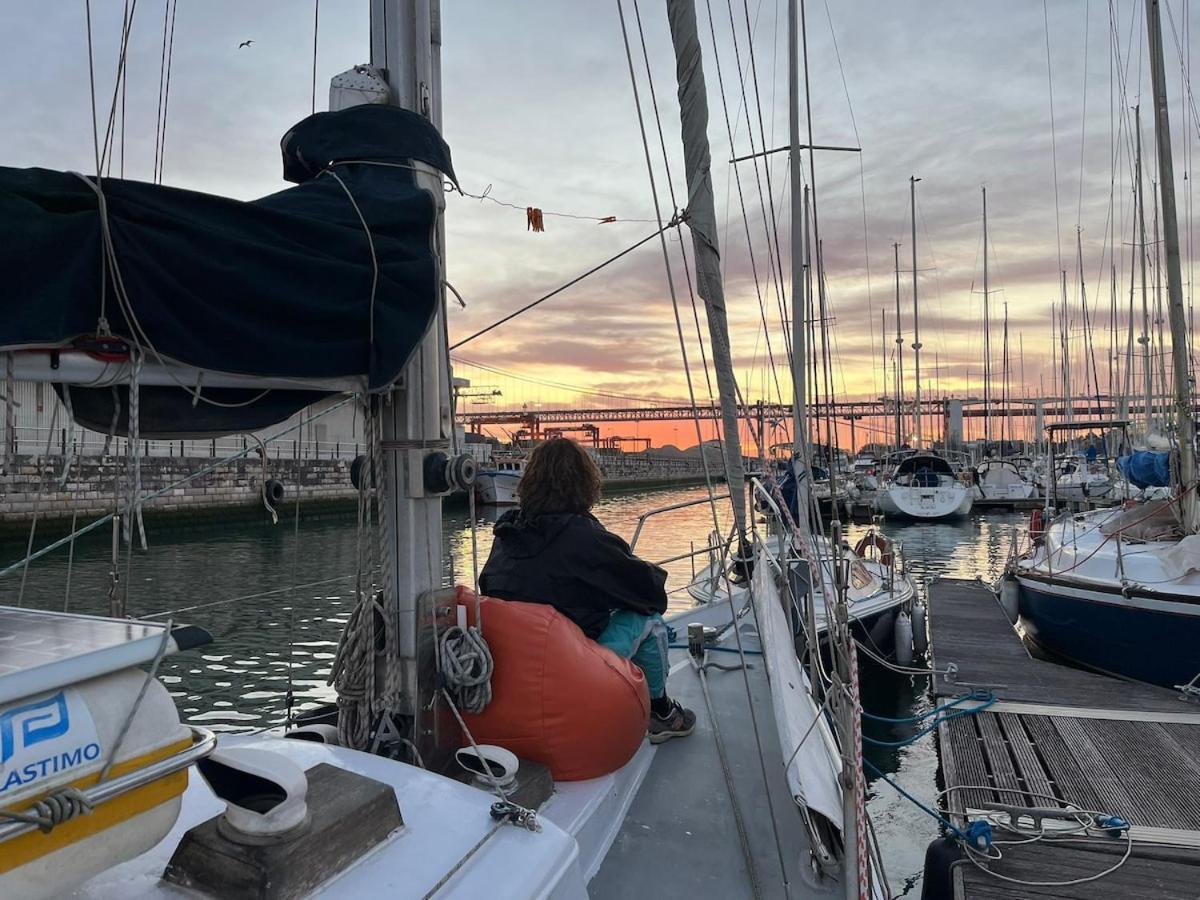 Cozy Lisbon Marina Sleepaboard - Sail Away Hotel Exterior photo