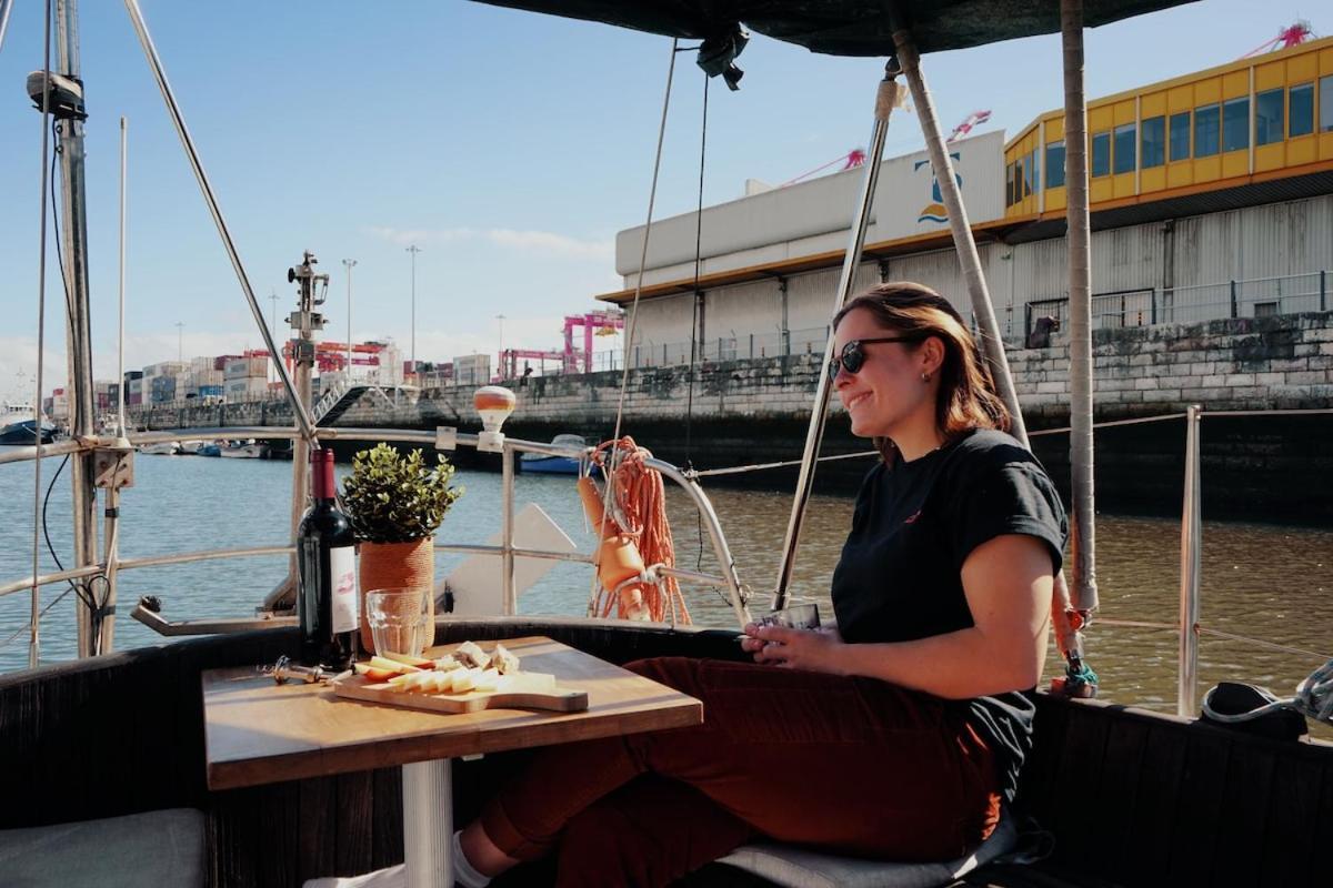 Cozy Lisbon Marina Sleepaboard - Sail Away Hotel Exterior photo